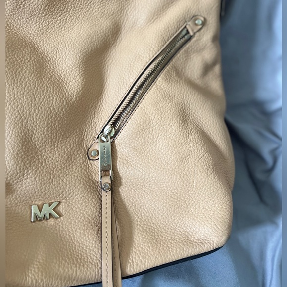 Michael Kors Large Purse - Picture 3 of 4